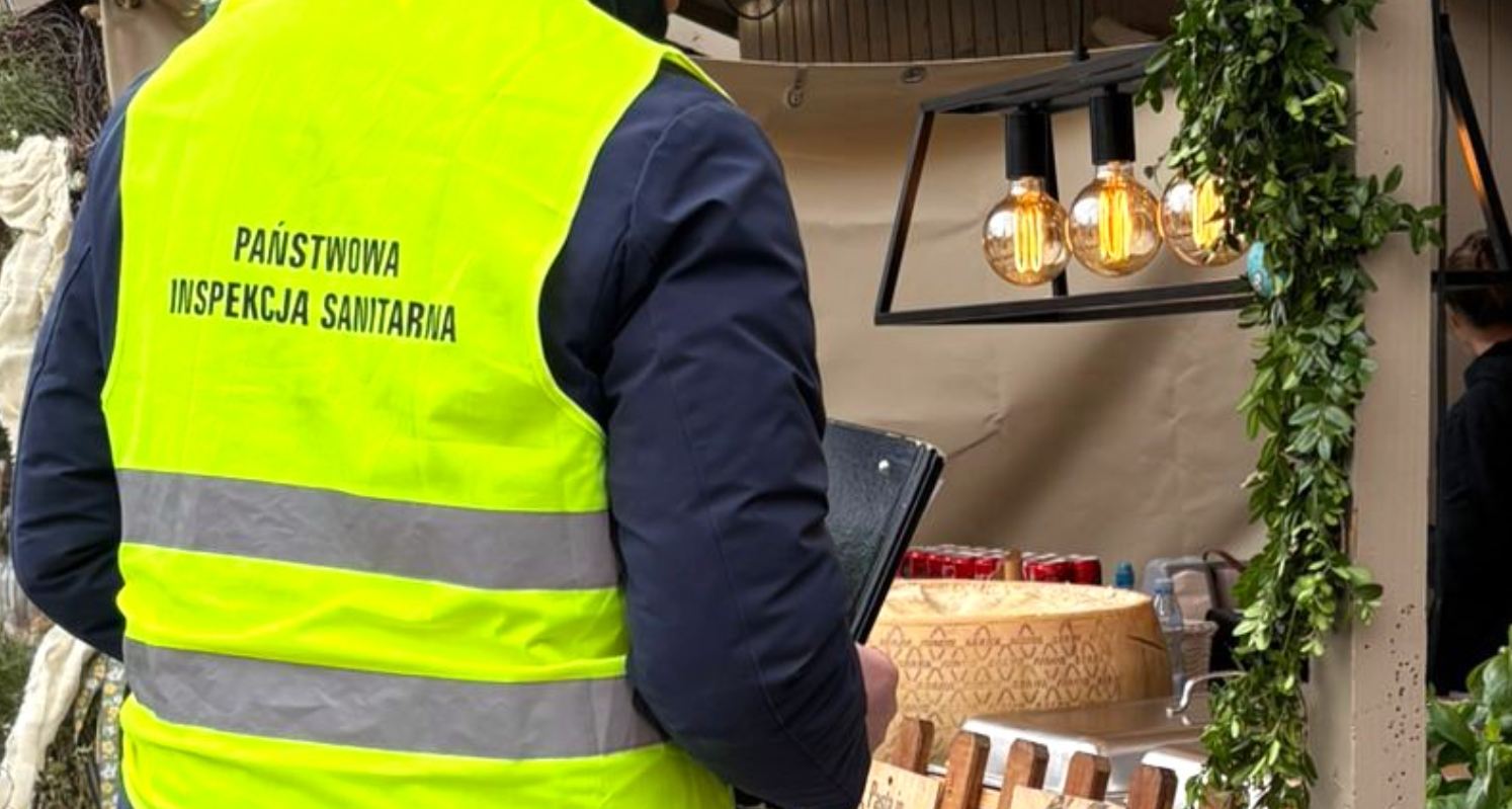 Sanepid wkroczył na Jarmark Wielkanocny w Krakowie