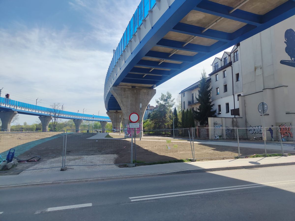 Nowa ścieżka pieszo-rowerowa w Krakowie. Tak wyglądają postępy prac [ZDJĘCIA]