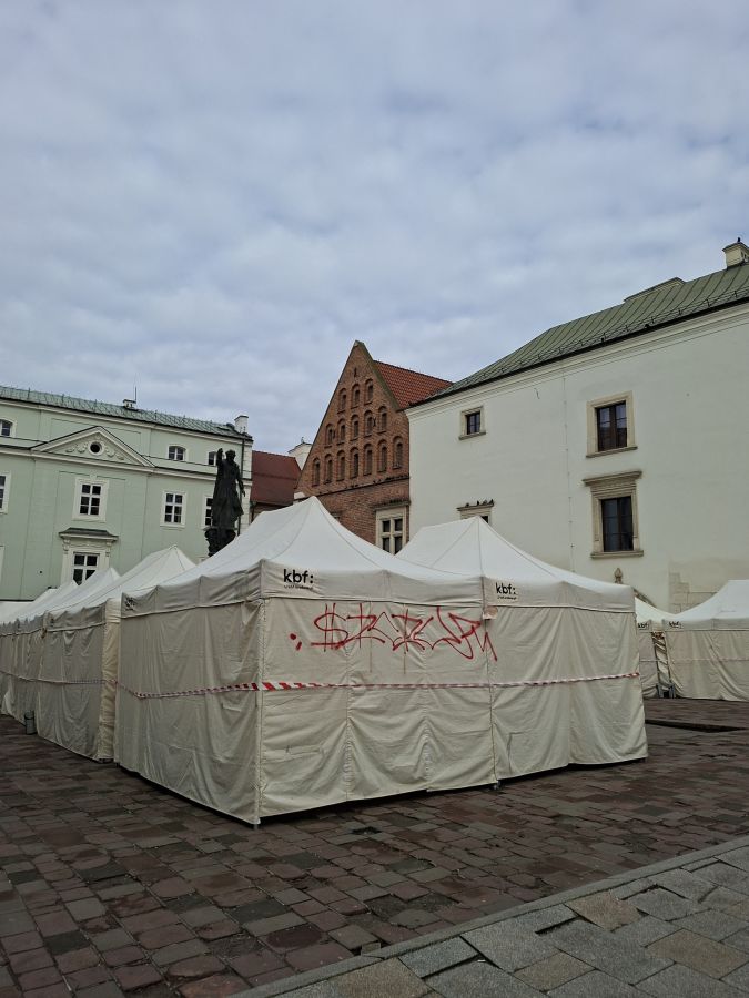 "Zniszczenia zabytków w Krakowie"