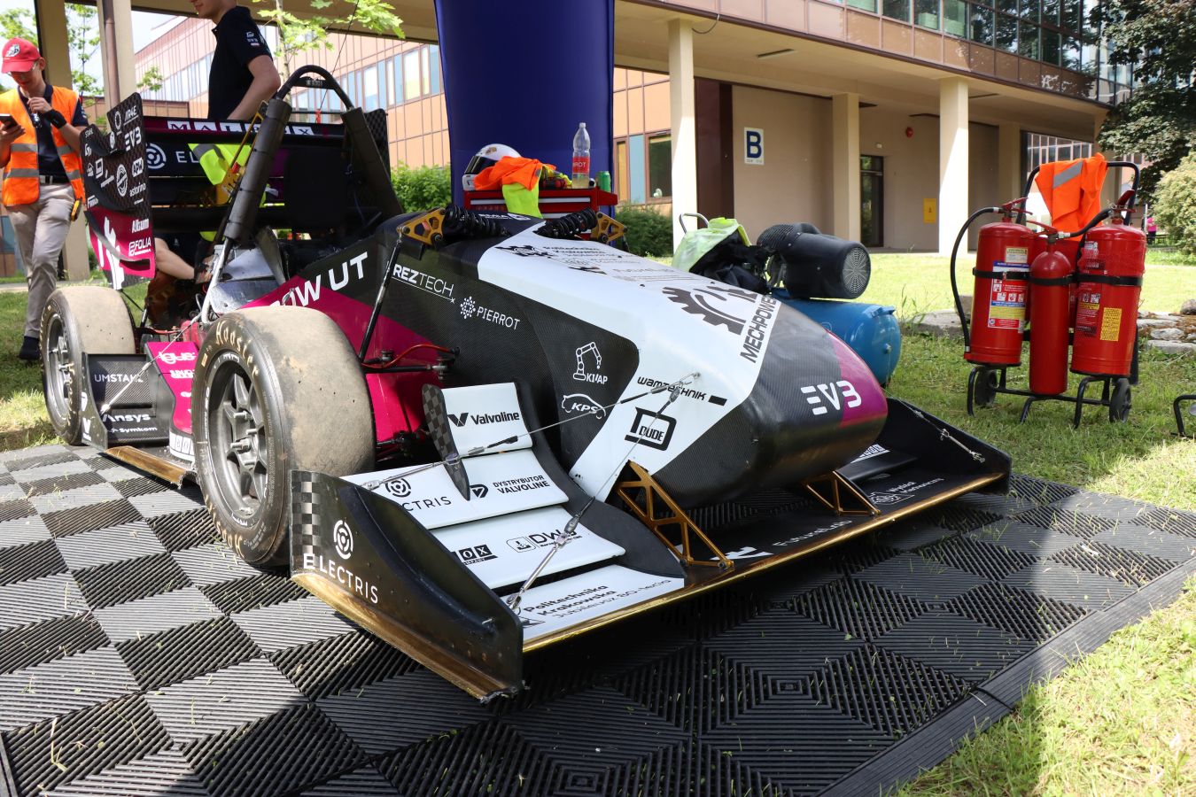 Motoryzacyjne święto w Krakowie. Tłumy odwiedziły Festiwal Mechanika 2026 [ZDJĘCIA]
