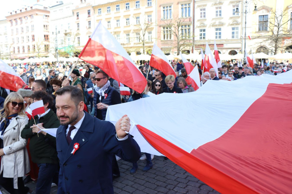 "100 metrowa flaga Polski w Krakowie"