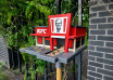 "Karmnik dla ptaków KFC w Krakowie"