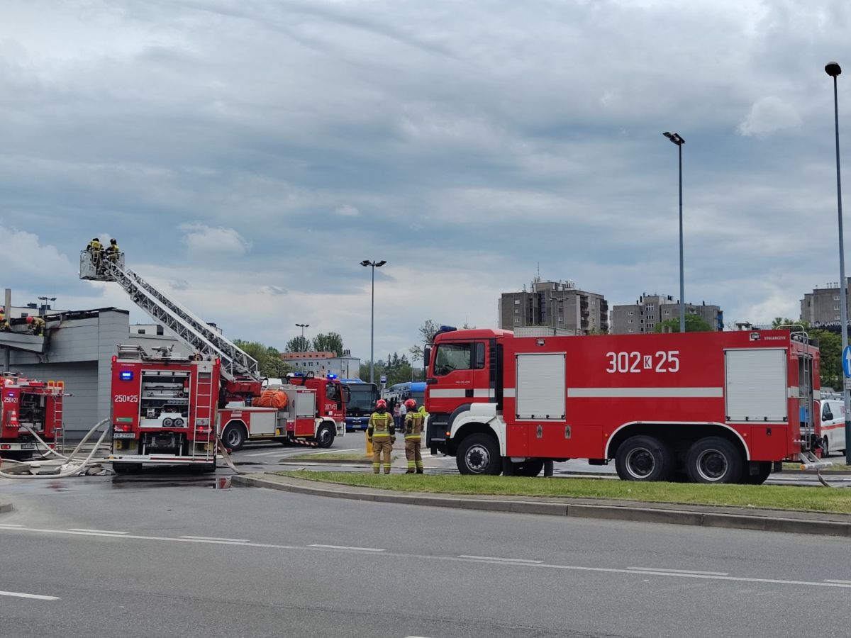 Pożar dworca autobusowego w Czyżynach [ZDJĘCIA]