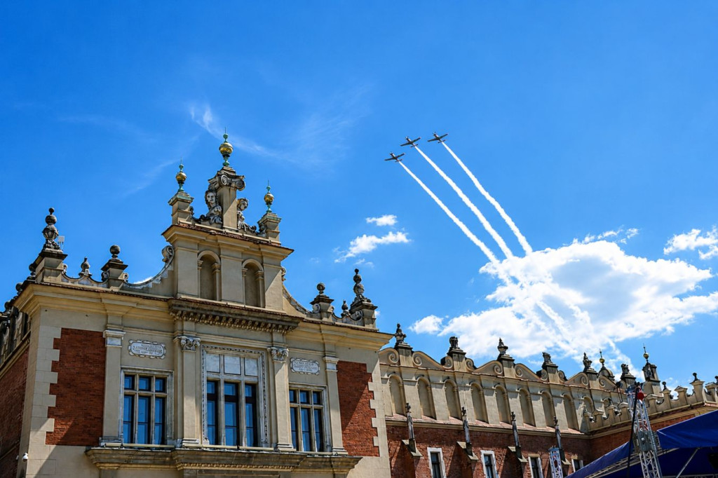"Przeloty samolotów nad Krakowem"
