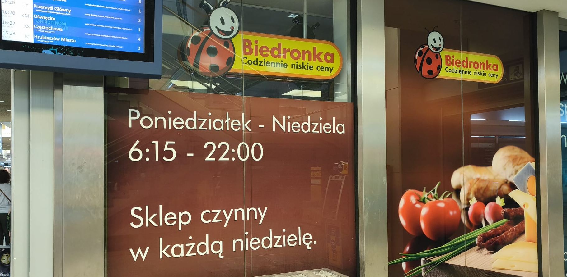 Popularna Biedronka w centrum Krakowa nieczynna. Na drzwiach pojawił się komunikat