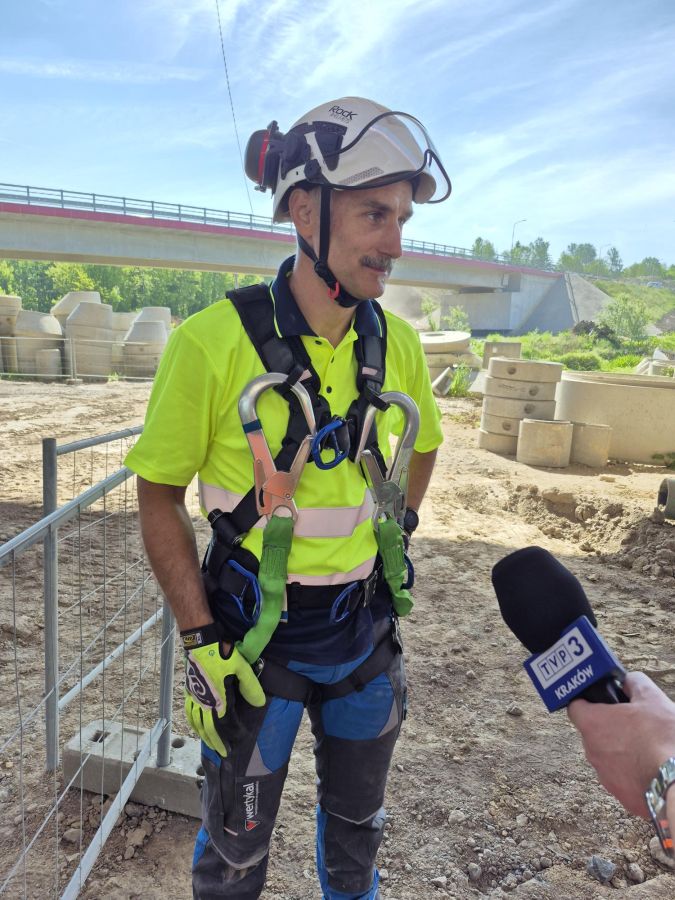 Ćwiczenia na budowie węzła Mistrzejowice. Symulowano zasłabnięcie pracownika [ZDJĘCIA]