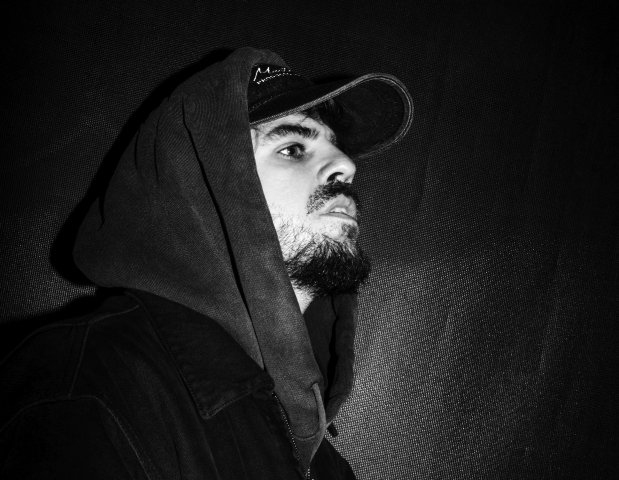 Taco Hemingway z podwójnie wyprzedanym 2026 †††OUR. “LATARNIE WSZĘDZIE DAWNO ZGASŁY” na szczycie Spotify Debut Global!