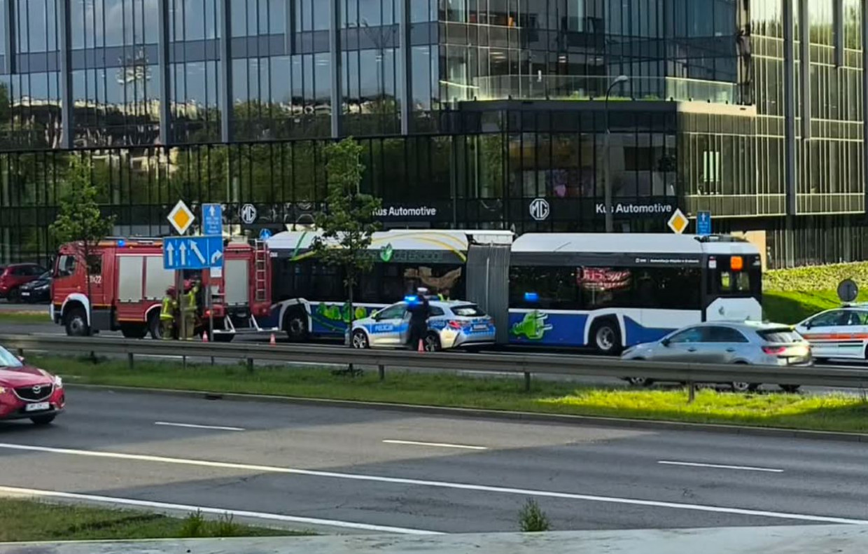 Groźne zderzenie na Konopnickiej. Poszkodowani pasażerowie autobusu
