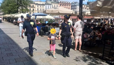 "Zagubiona dziewczynka na Rynku Głównym w Krakowie"