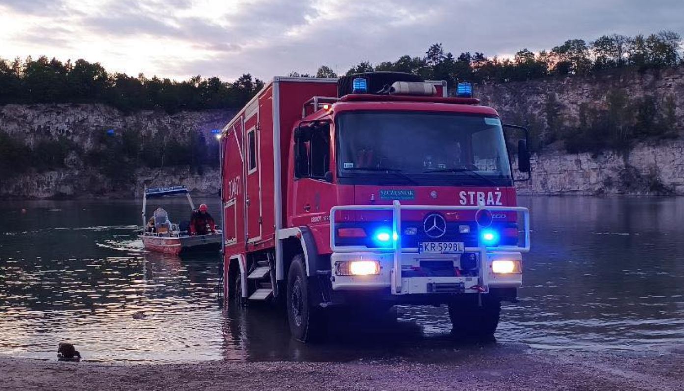 Zakrzówek. Akcja ratunkowa po skoku do wody