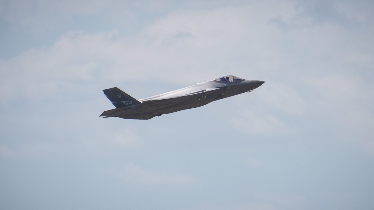 F-35 przelecą nad Krakowem. O której godzinie pojawią się nad miastem?