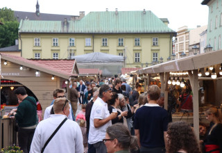 "Przegląd Pieśni i Tańców Regionalnych na Małym Rynku w Krakowie"