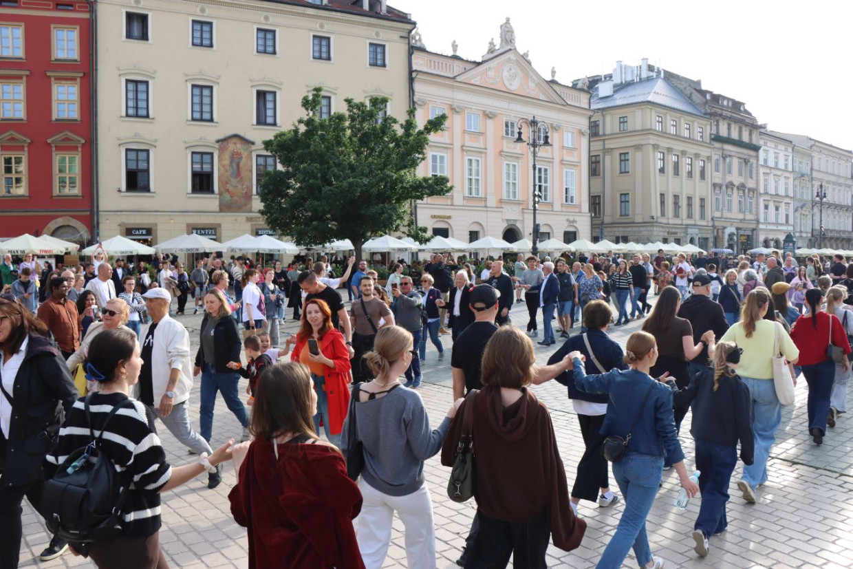 Polonez Wolności w Krakowie. Tak mieszkańcy uczcili rocznicę 4 czerwca [ZDJĘCIA]