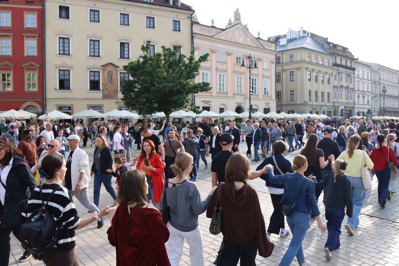 Polonez Wolności w Krakowie. Tak mieszkańcy uczcili rocznicę 4 czerwca [ZDJĘCIA]
