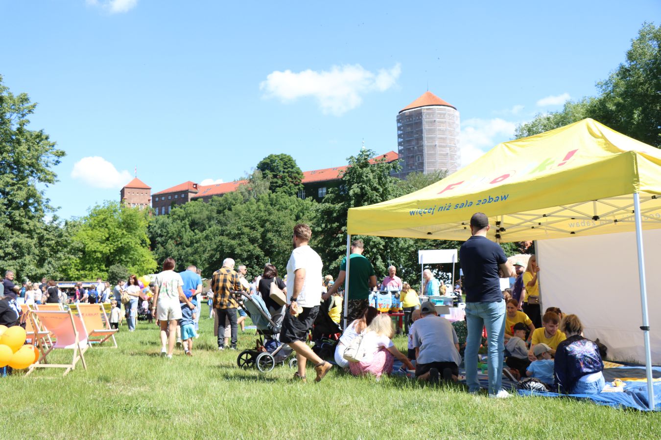 Smoczy Piknik 2026 przyciąga mieszkańców pod Wawel. Nie brakuje atrakcji [ZDJĘCIA]
