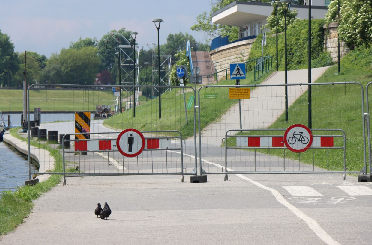 Przy Moście Dębnickim koniec spaceru. Bulwar Rodła zamknięty [ZDJĘCIA]