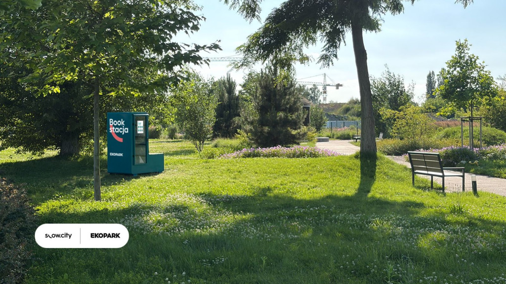 "Książki, które łączą sąsiadów. EKOPARK uruchamia Bookstacje na swoich osiedlach "
