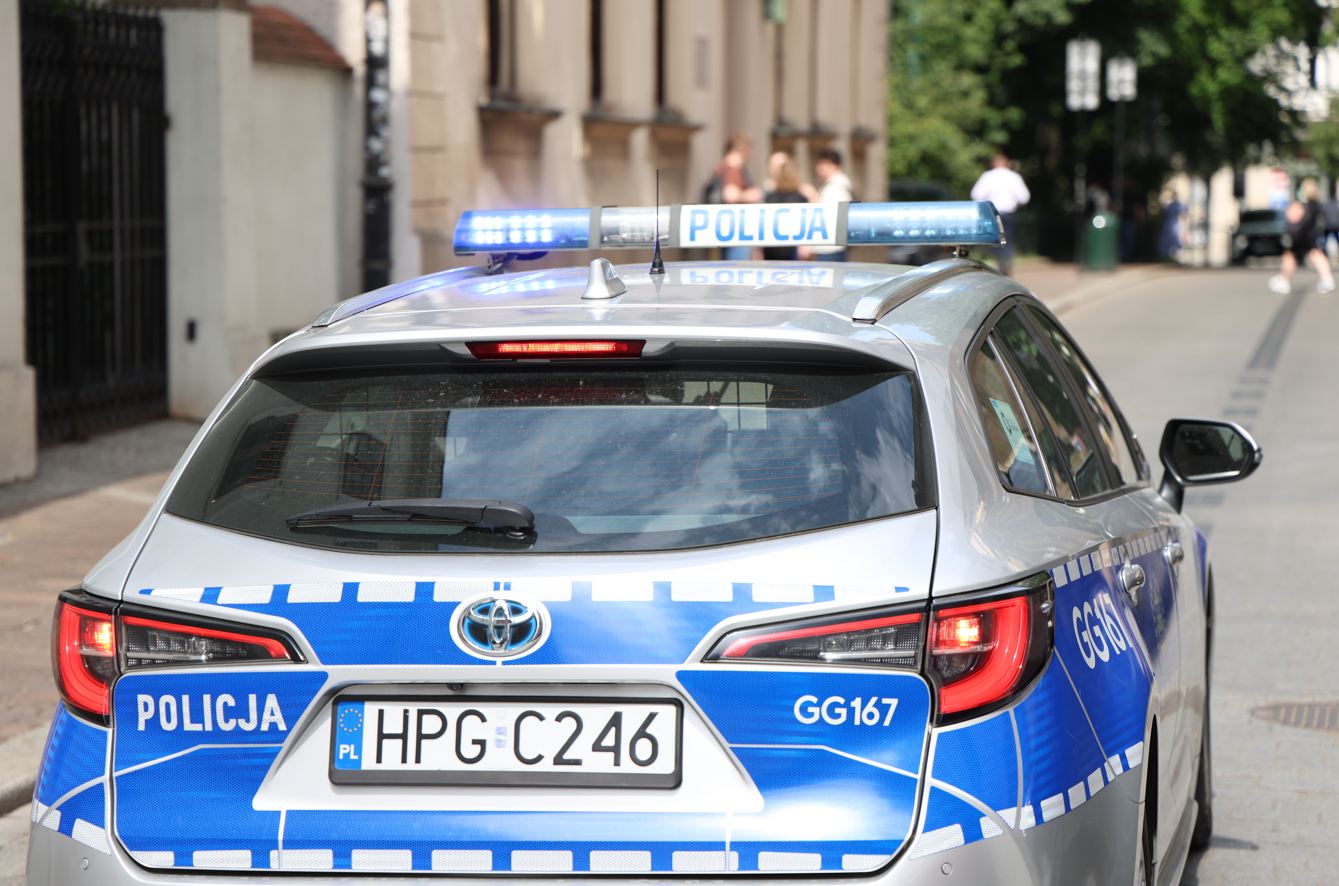 Policja rozbiła nietypowy proceder w Krakowie. W paczkach ukrywano tajemnicze urządzenia