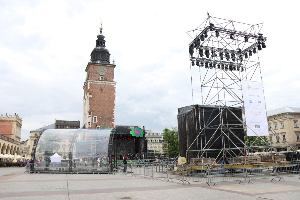 "Scena na Rynku Głównym w Krakowie"