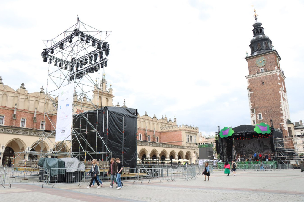 "Scena na Rynku Głównym w Krakowie"