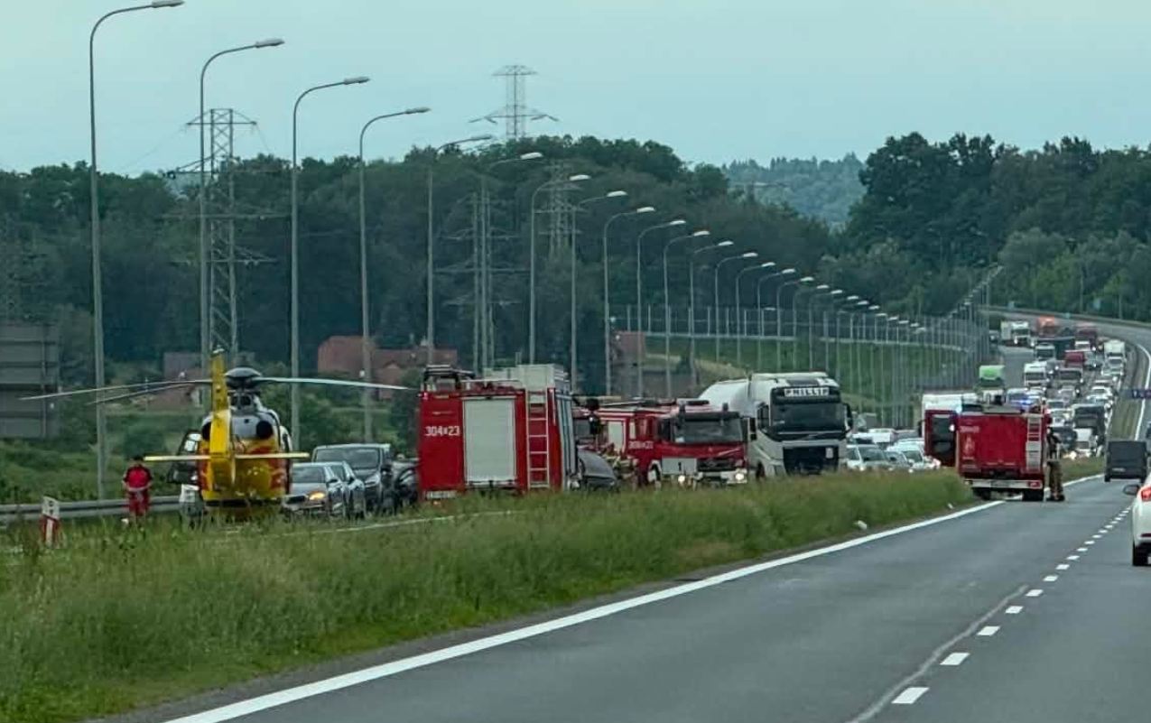 Wypadek na S7. Na miejsce zadysponowano śmigłowiec LPR