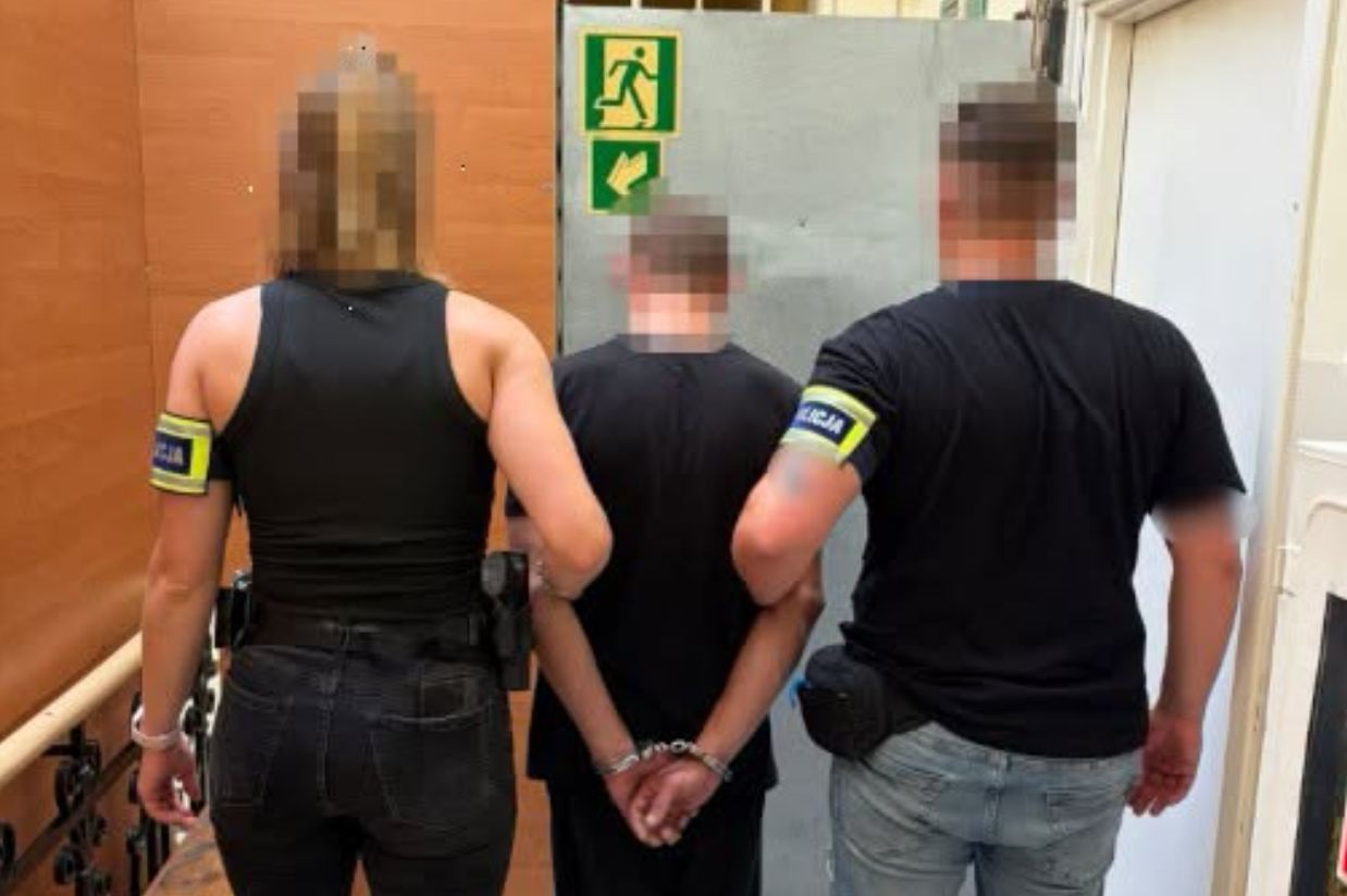 Dzisiejsza akcja w Krakowie. Policja błyskawicznie zatrzymała dwóch mężczyzn. Jest apel!