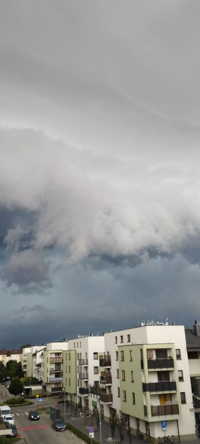 Potężna chmura przykryła Kraków. Zdjęcia naszych czytelników robią ogromne wrażenie