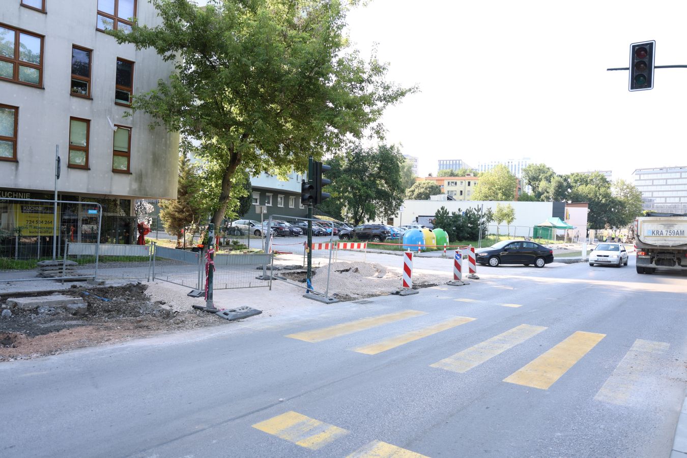 Zamknięto dwa przejścia dla pieszych przy ul. Strzelców. Mieszkańcy szukają bezpiecznej drogi [ZDJĘCIA]