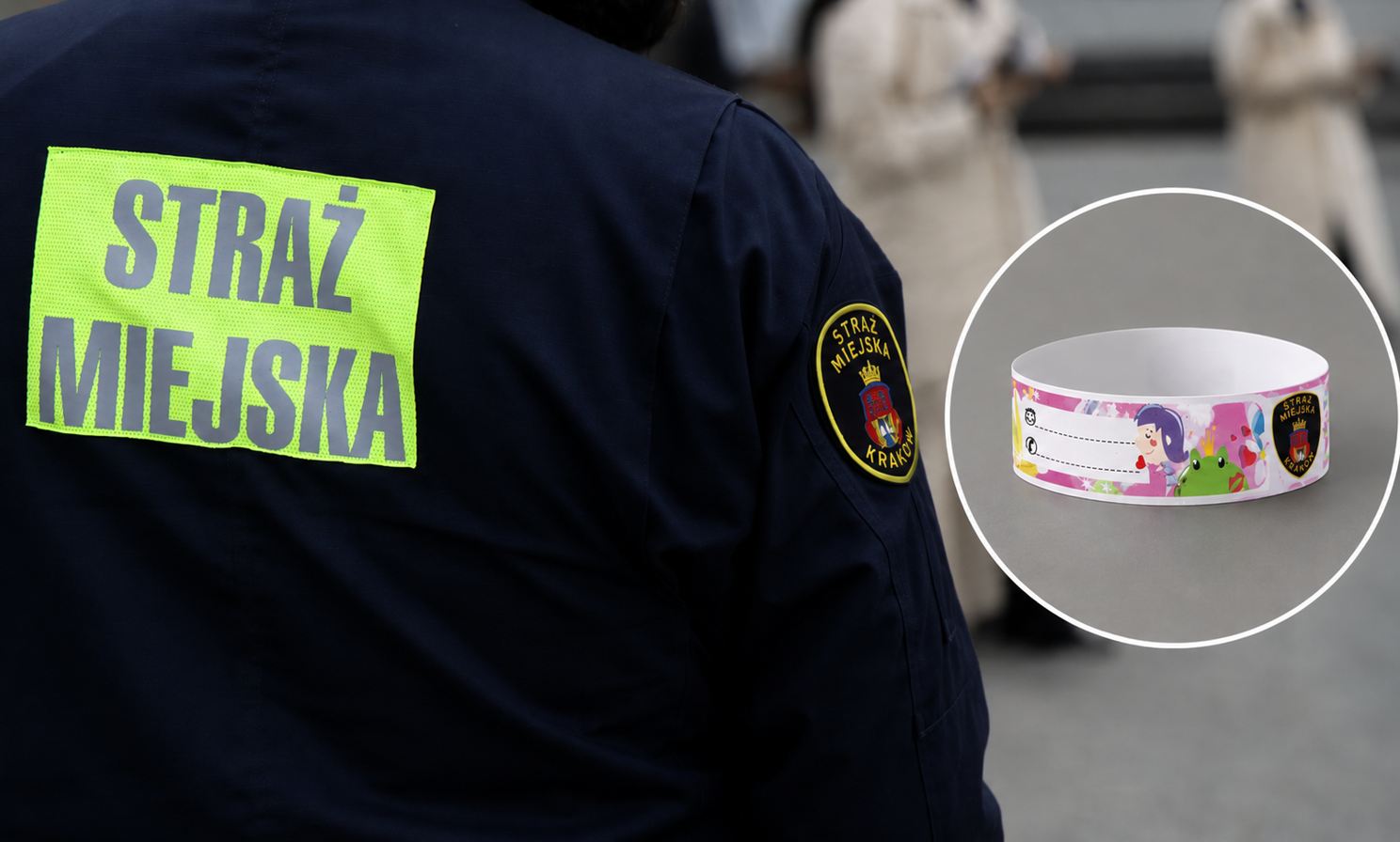 Straż Miejska w Krakowie rozdaje opaski dla dzieci. Ruszyła wakacyjna akcja