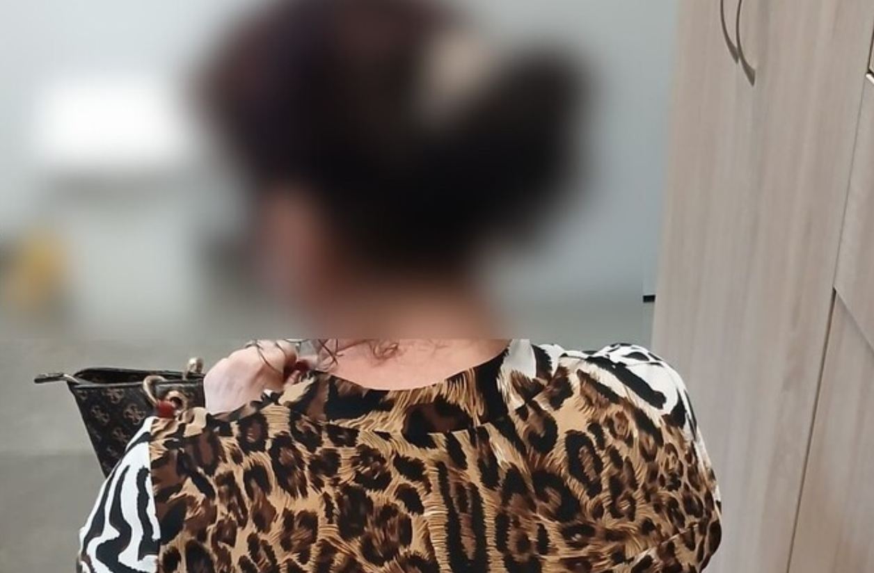 Zostawiony w tramwaju plecak z 46 tys. zł odzyskany. Policja zatrzymała dwie osoby