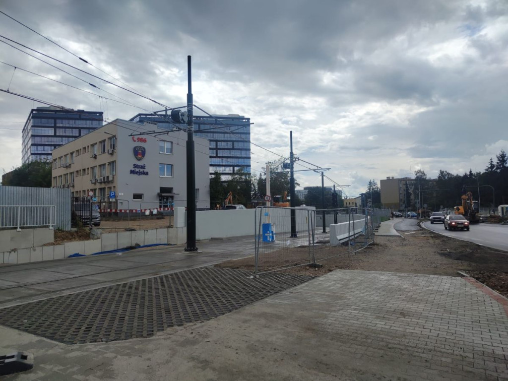 Niewybuch przy ul. Dobrego Pasterza w Krakowie. Ewakuowano budynek Straży Miejskiej [ZDJĘCIA]