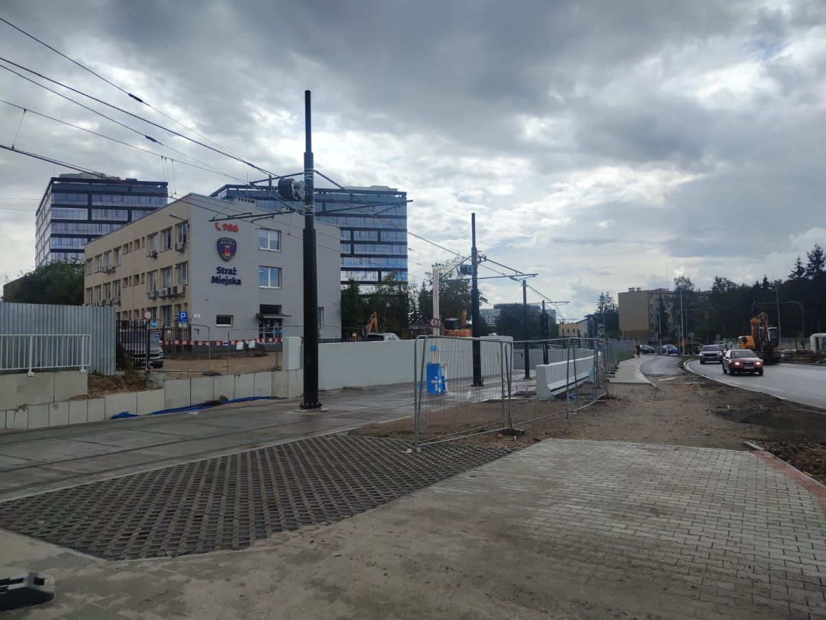 Niewybuch przy ul. Dobrego Pasterza w Krakowie. Ewakuowano budynek Straży Miejskiej [ZDJĘCIA]