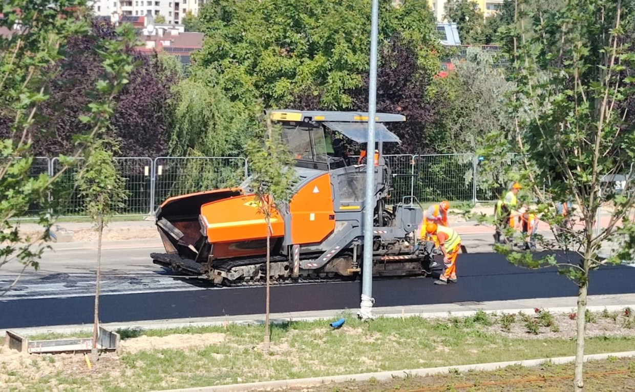 Asfaltują Jancarza, a kierowcy nadal czekają. Mieszkańcy zaskoczeni zmianą terminu [ZDJĘCIA]