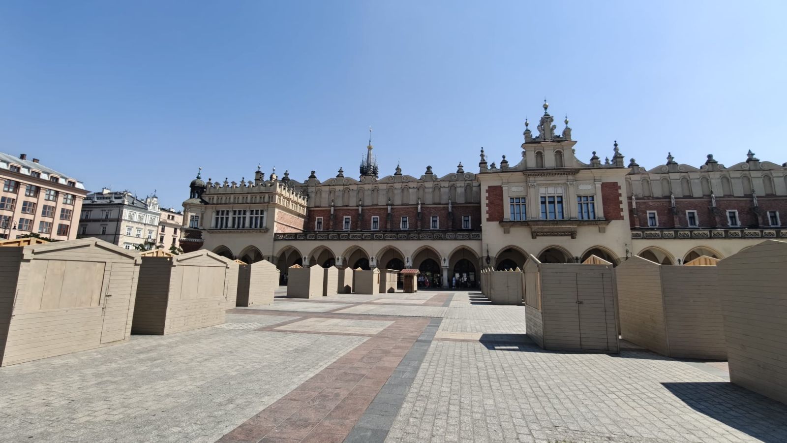 Wielkie zmiany na Rynku Głównym. Wszystko przed jubileuszowym wydarzeniem [ZDJĘCIA]