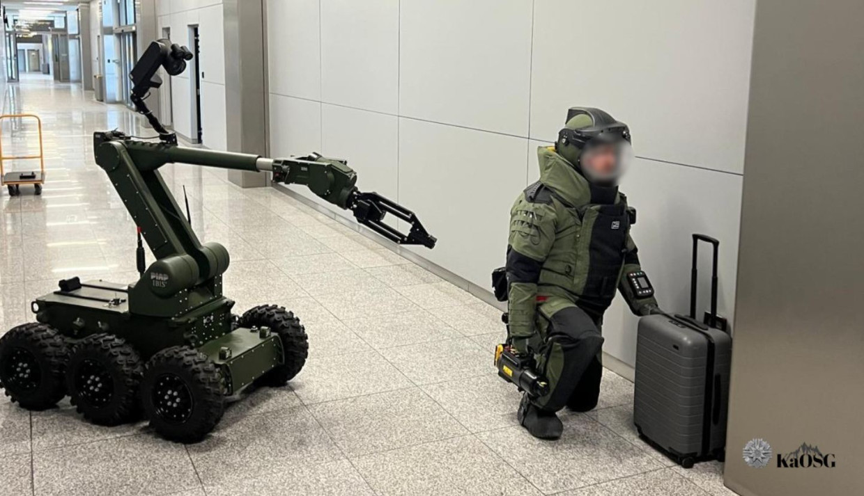 Walizka na lotnisku postawiła na nogi służby