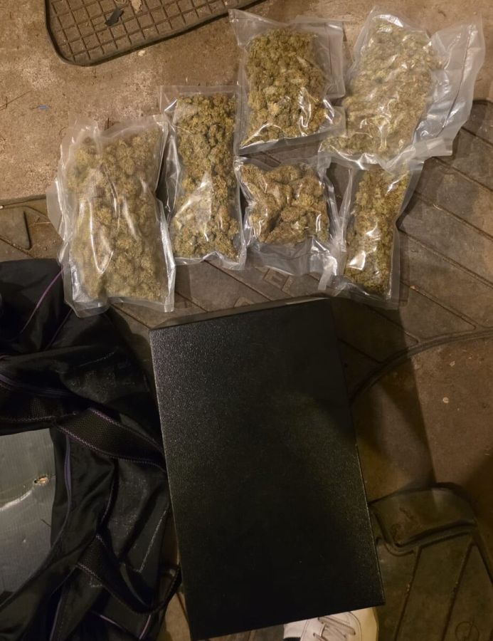Narkotyki, broń i maczeta. Czterech mężczyzn zatrzymanych w Krakowie i Skawinie [ZDJĘCIA]