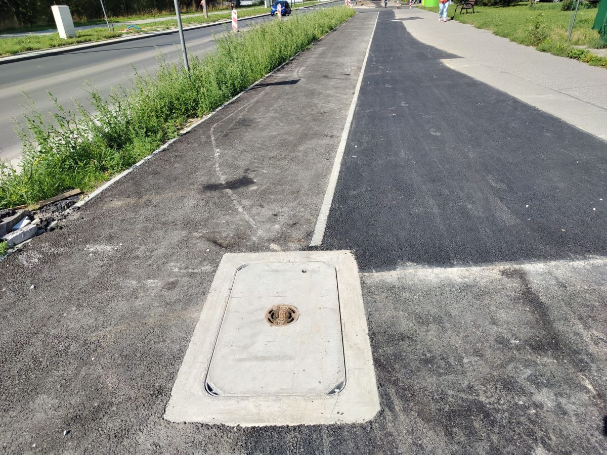Asfalt na Strzelców wygląda jak układanka. Czytelnicy zwracają uwagę na estetykę [ZDJĘCIA]