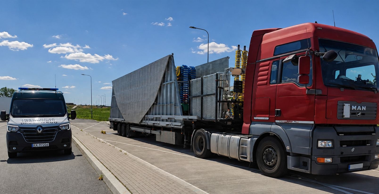 Kierowca nie chciał zjechać do kontroli. Wiózł karuzelę ważącą 45 ton