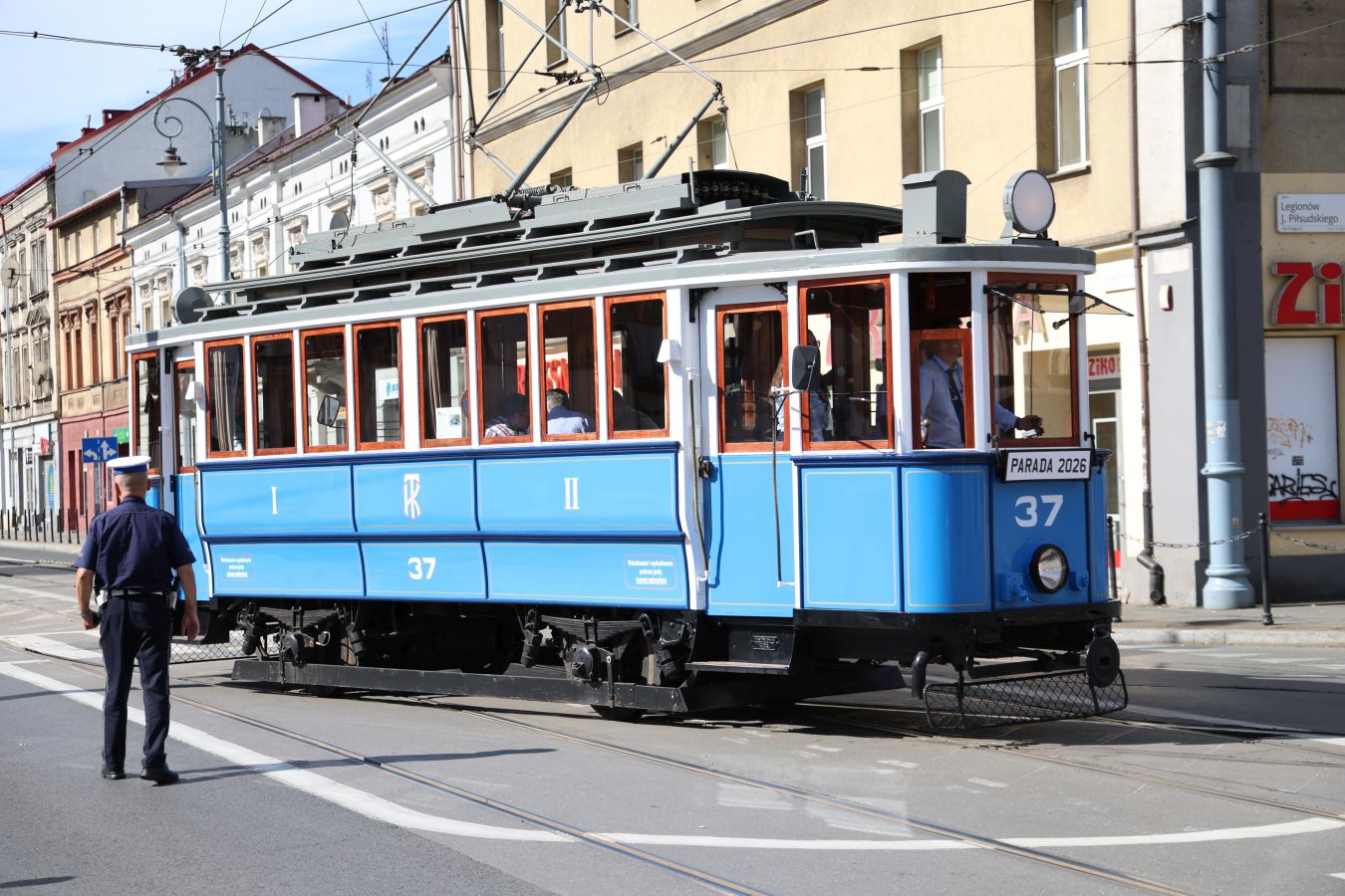 Takich tramwajów nie widuje się codziennie. To była wyjątkowa parada w Krakowie [ZDJĘCIA]