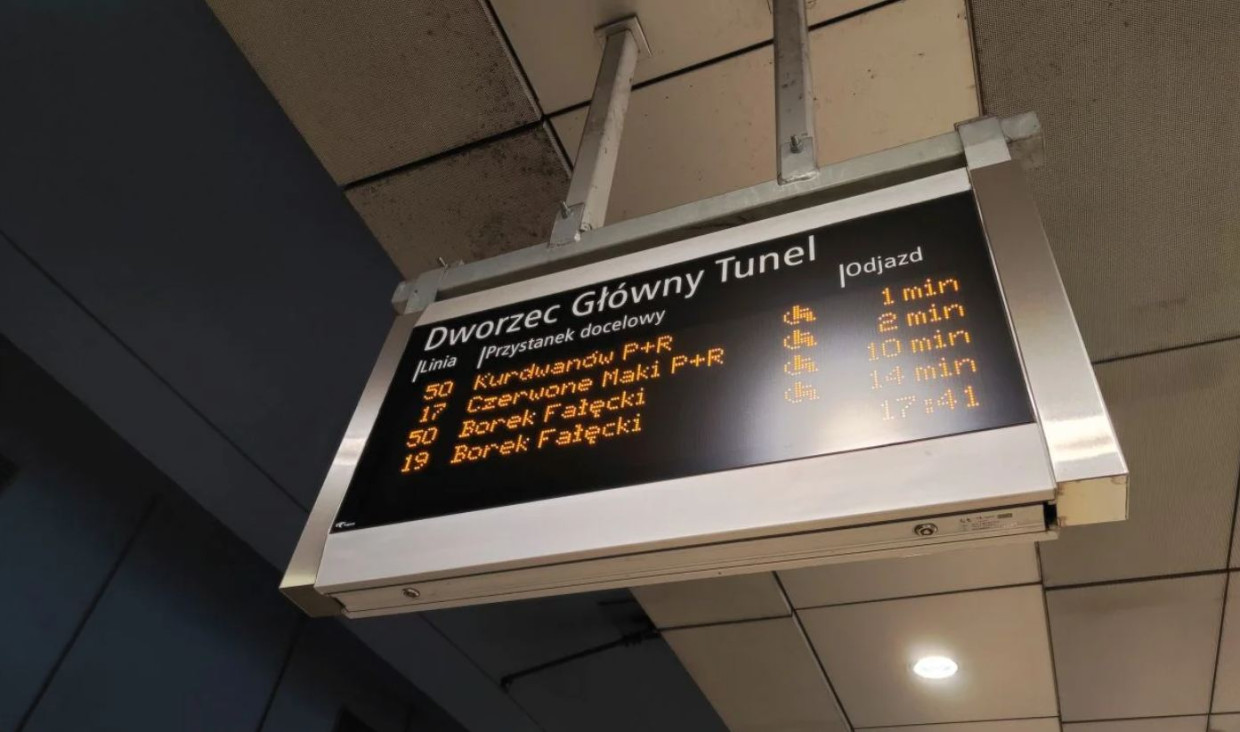 Nowe tablice na przystankach w Krakowie. Pojawią się w kolejnych lokalizacjach