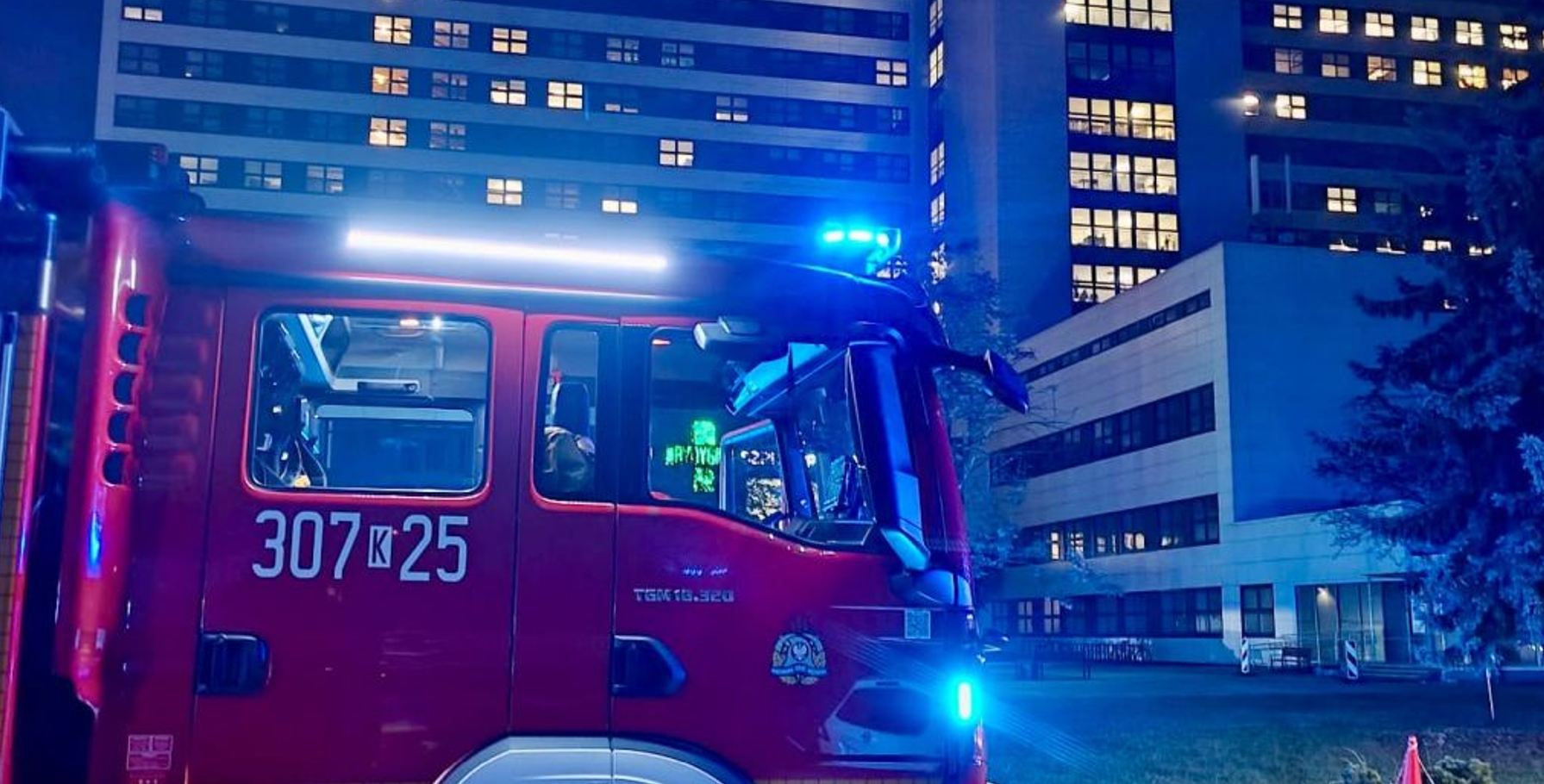 Pożar w Szpitalu Rydygiera. Ogień pojawił się na 10. piętrze. Konieczna była ewakuacja