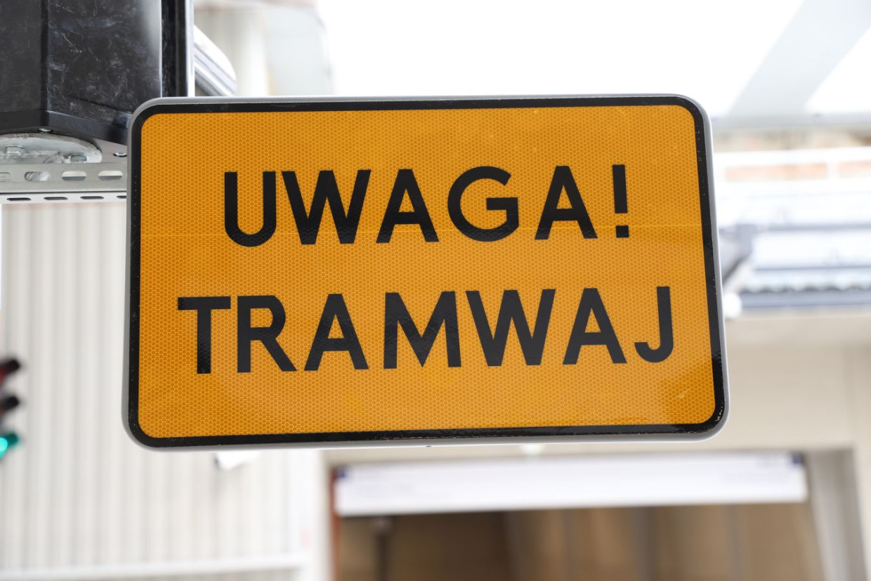 Na tym przystanku w Krakowie trzeba uważać. Zamontowali dodatkową tabliczkę [ZDJĘCIA]