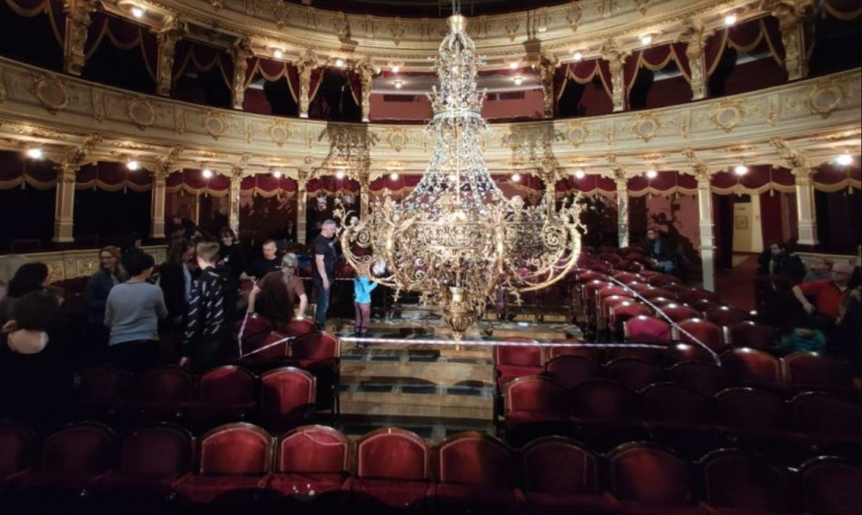 W Teatrze Słowackiego opuszczą ogromny żyrandol. Waży aż 800 kg